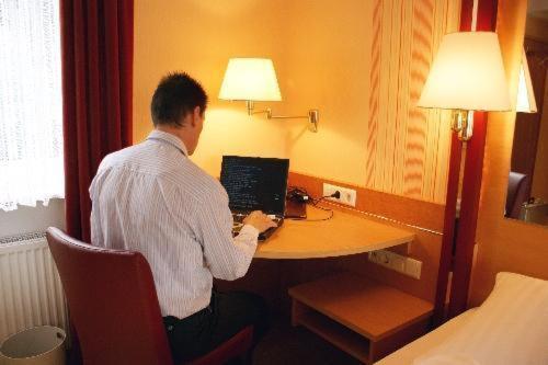 Burg-Hotel Обермошель Номер фото